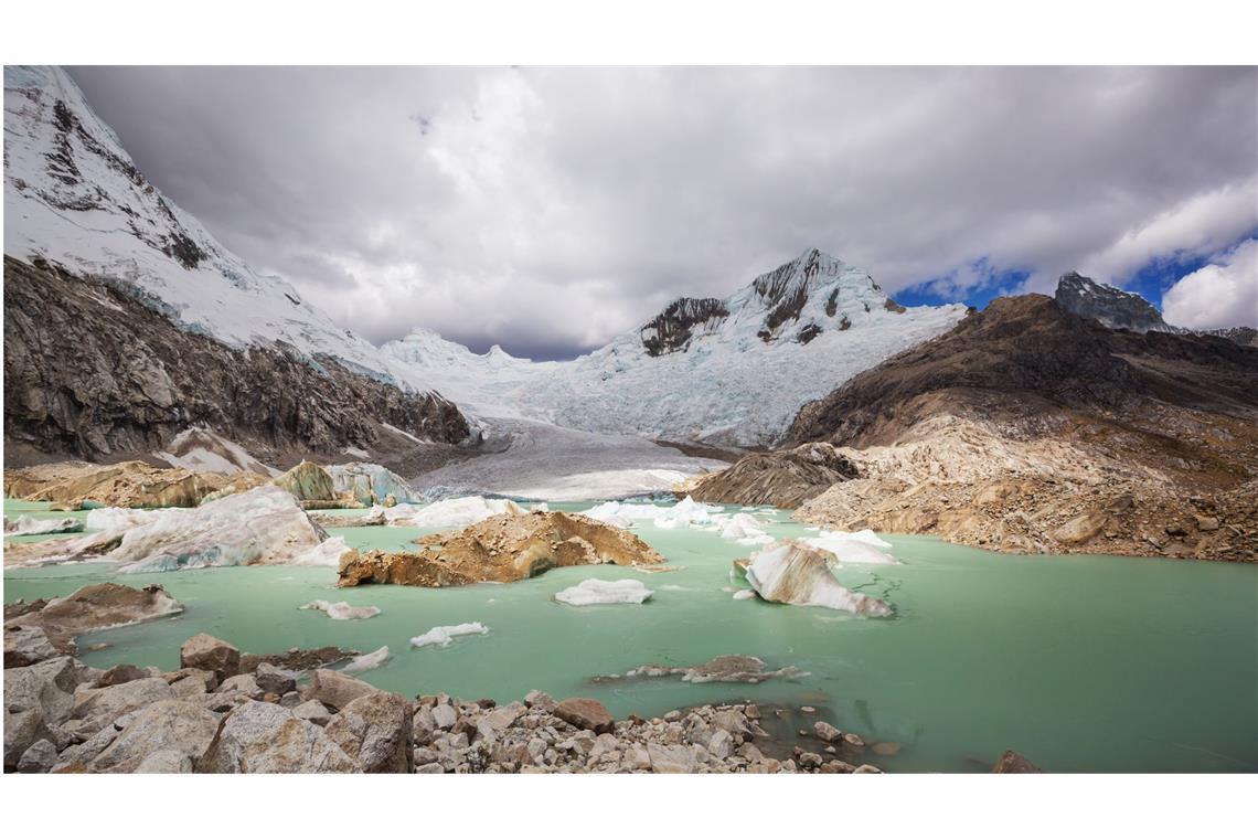 Die Cordillera Blanca in den nördlichen Anden Perus ist mit einer Länge von 180 Kilometern  über 50 Bergen über 5700 Meter  die höchste Gebirgskette des amerikanischen Kontinents und zugleich die höchste in den Tropen.