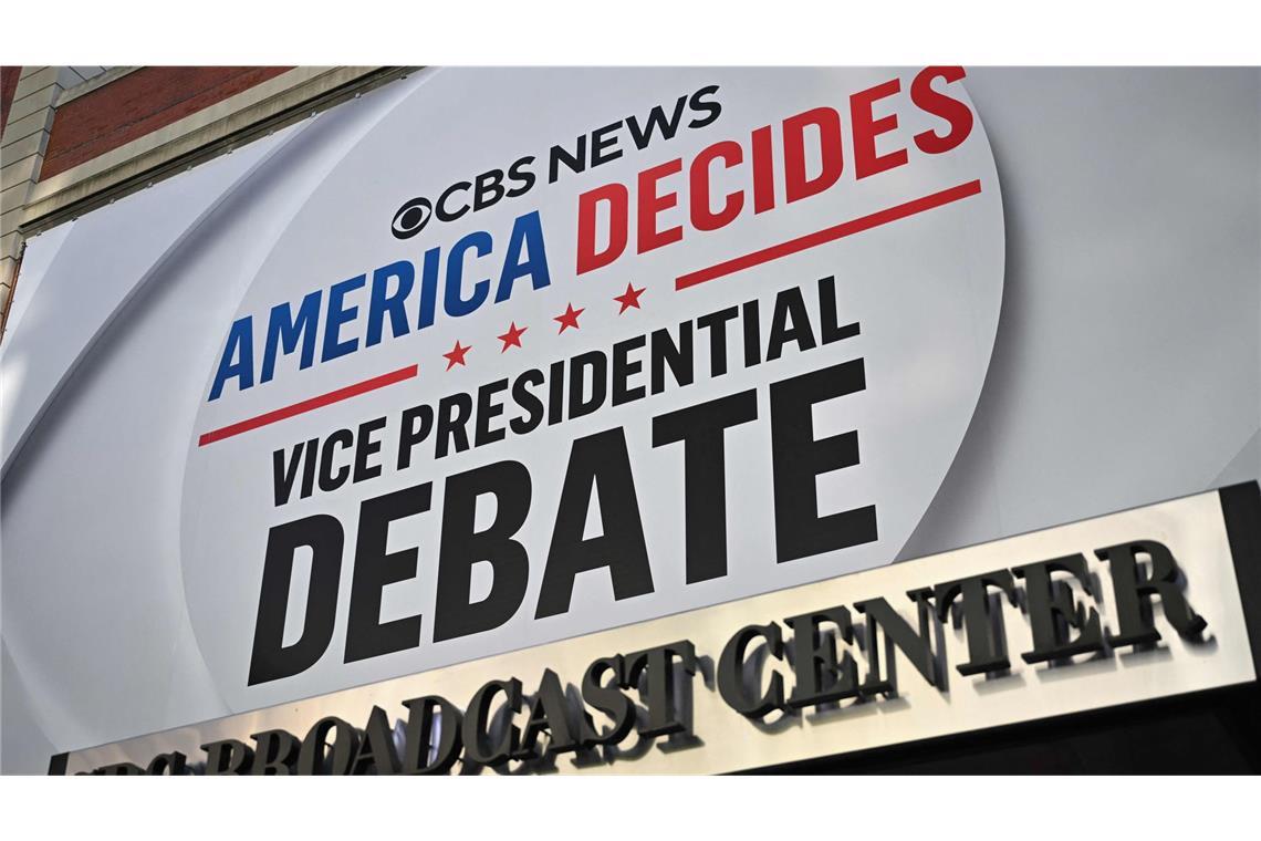 Die Debatte findet in einem Studio des US-Senders CBS News statt.