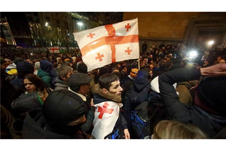 Die Demonstranten in Tiflis hoffen auf eine Annäherung an Europa.