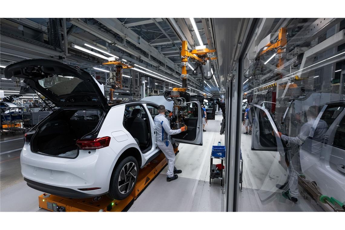 Die deutsche Autoindustrie kämpft mit schwachen Verkaufszahlen besonders bei E-Autos. (Archivbild)