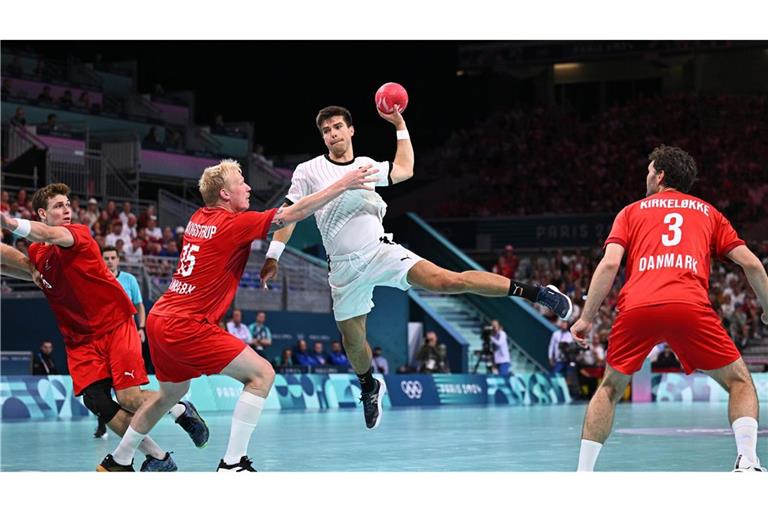 Die deutschen Handballer gehen im Olympia-Finale gegen übermächtige Dänen unter.