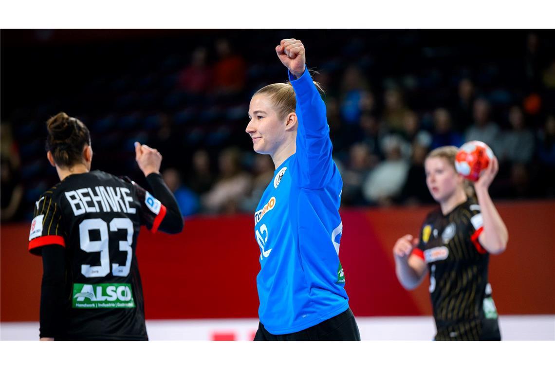 Die deutschen Handballerinnen gewinnen bei der EM gegen die Schweiz