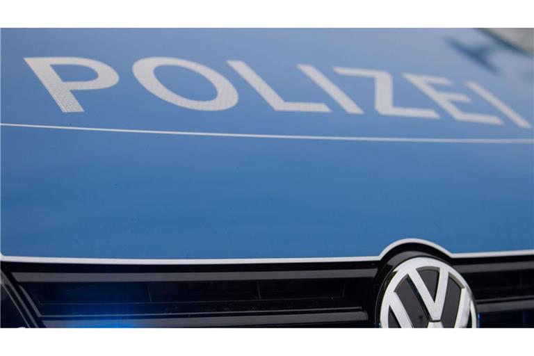 Die Ermittlungen der Polizei dauern an. (Symbolbild)