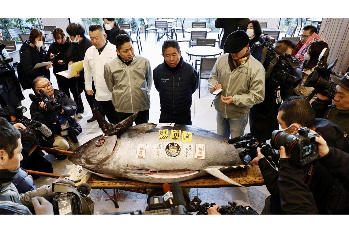 Die erste Auktion eines Thunfisches im Neuen Jahr gilt vielen in Japan als Gradmesser für Glück und Wohlstand.