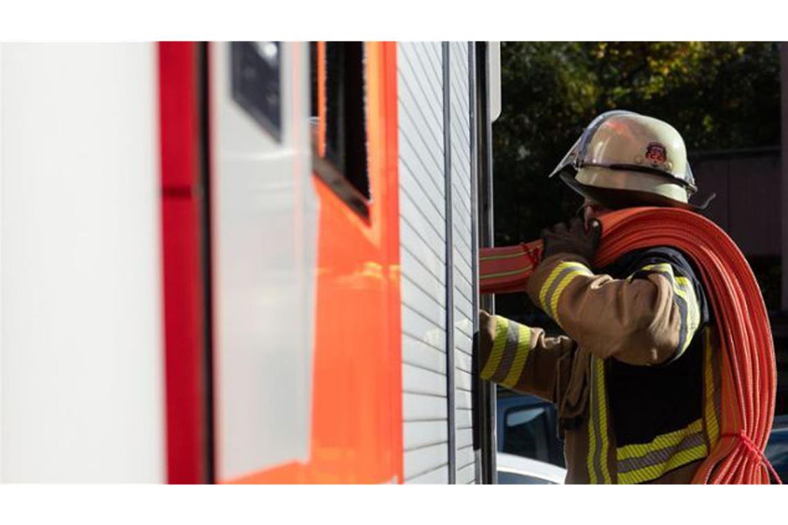 Die Feuerwehr konnte das Übergreifen der Flammen auf weitere Gebäude verhindern.