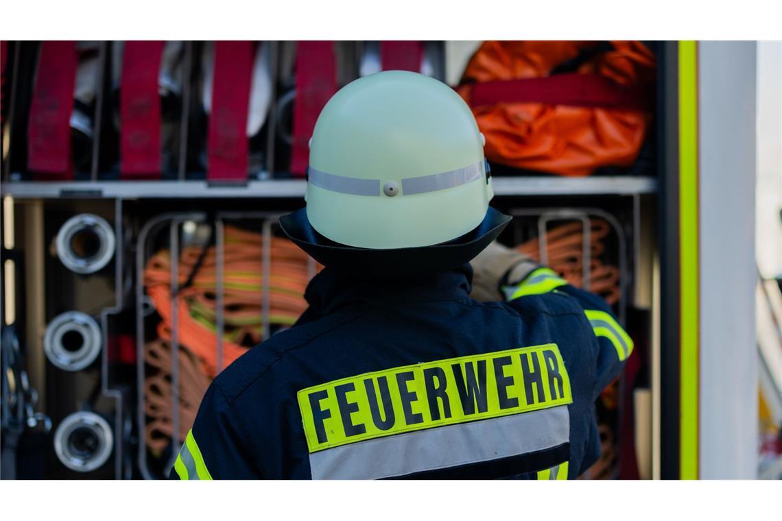 Die Feuerwehr konnte den Brand nach fünfeinhalbstunden löschen. (Symbolbild)