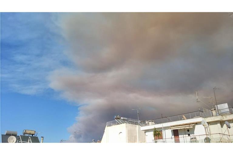 "Die Flammen steigen mehr als 25 Meter hoch."