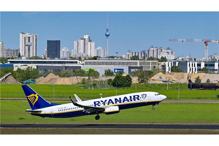 Die Fluglinie Ryanair streicht ihr Angebot in Deutschland kräftig zusammen.