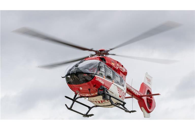 Die Frau wurde mit einem Rettungshubschrauber in eine Klinik geflogen (Symbolbild).