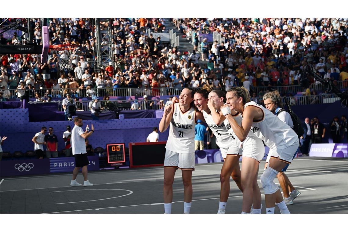 Die Freude ist groß bei den deutschen Damen nach ihrem Sieg bei 3x3 Basketball gegen Kanada - sie sind im Olympia-Finale!