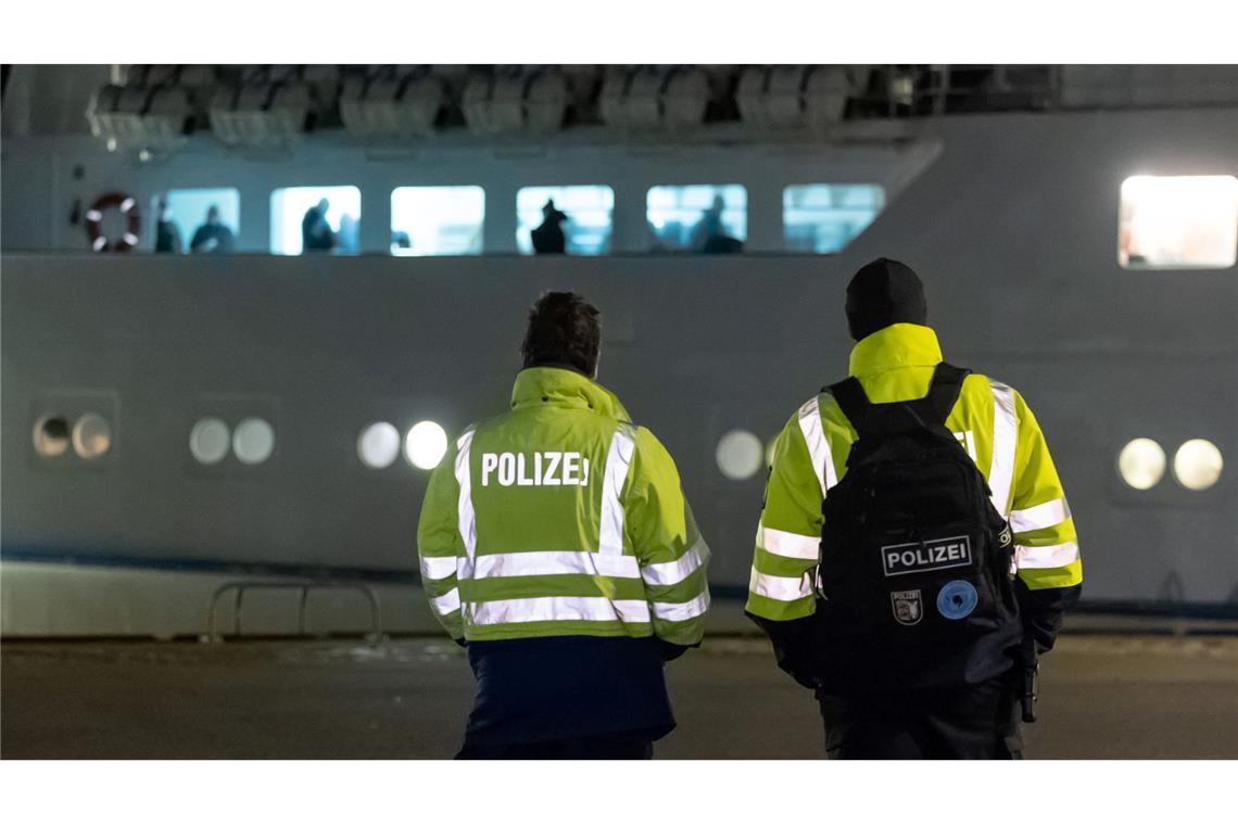 Die "Funny Girl" läuft im Hafen von Büsum ein (Foto aktuell).