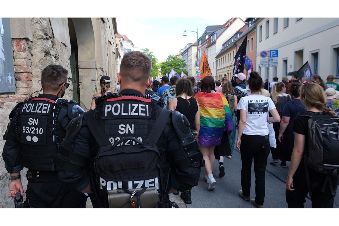 Die Gewerkschaft der Polizei fordert nach rechten Protesten gegen den CSD in Bautzen Konsequenzen. (Archivbild)