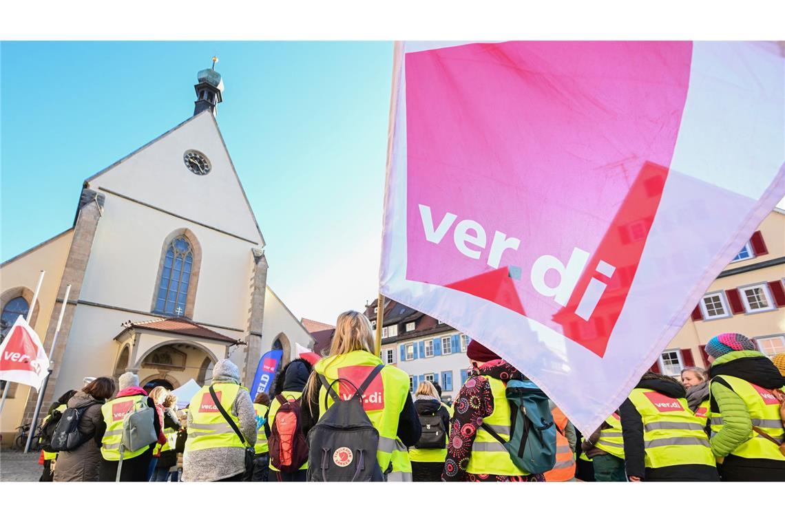 Die Gewerkschaft Verdi fordert mehr Einkommen für die Beschäftigten im öffentlichen Dienst. (Symbolbild)