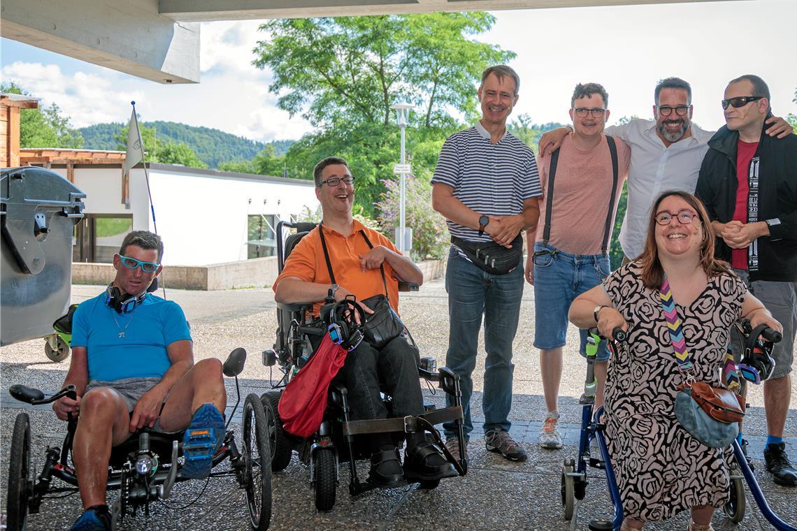 Die gut gelaunte Runde (von links) mit Marco Longobucco, Simon Maier, Bruno Pfeifer, Till Venrath, Wilhelm Schneck, Christian Wittmann und vorne Elke Tigli. Foto: Stefan Bossow