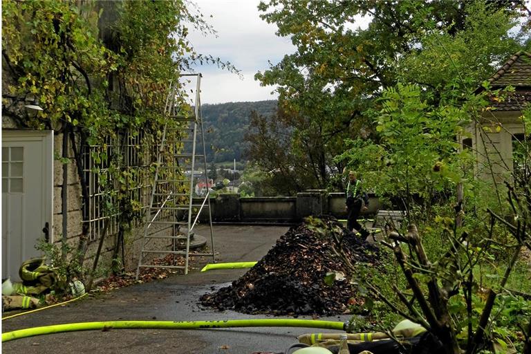 Die Hackschnitzel wurden aus dem Bunker nach draußen geräumt. Fotos: Christine Schick