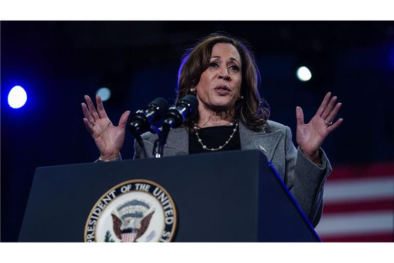 Die Kandidatin der Demokraten, Kamala Harris, liegt in den Umfragewerten vorn. (Archivbild)