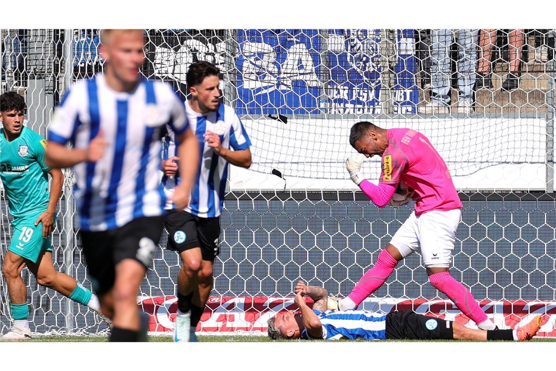 Die Kickers  und Christian Mauersberger waren nach der Niederlage am Boden.