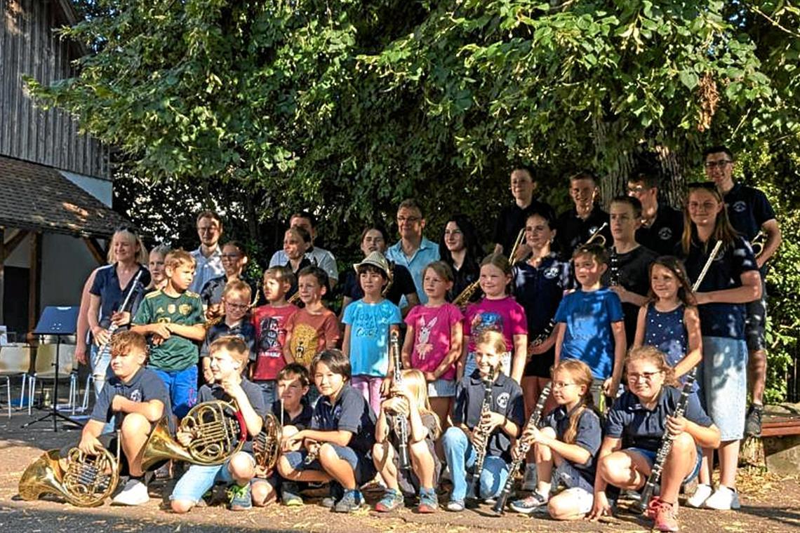 Die Kinder, Jugendlichen und ihre musikalischen Betreuerinnen und Betreuer gaben mit ihrem Konzert Einblick in die musikalische Arbeit. Foto: Musikschule Schwäbischer Wald/Limpurger Land