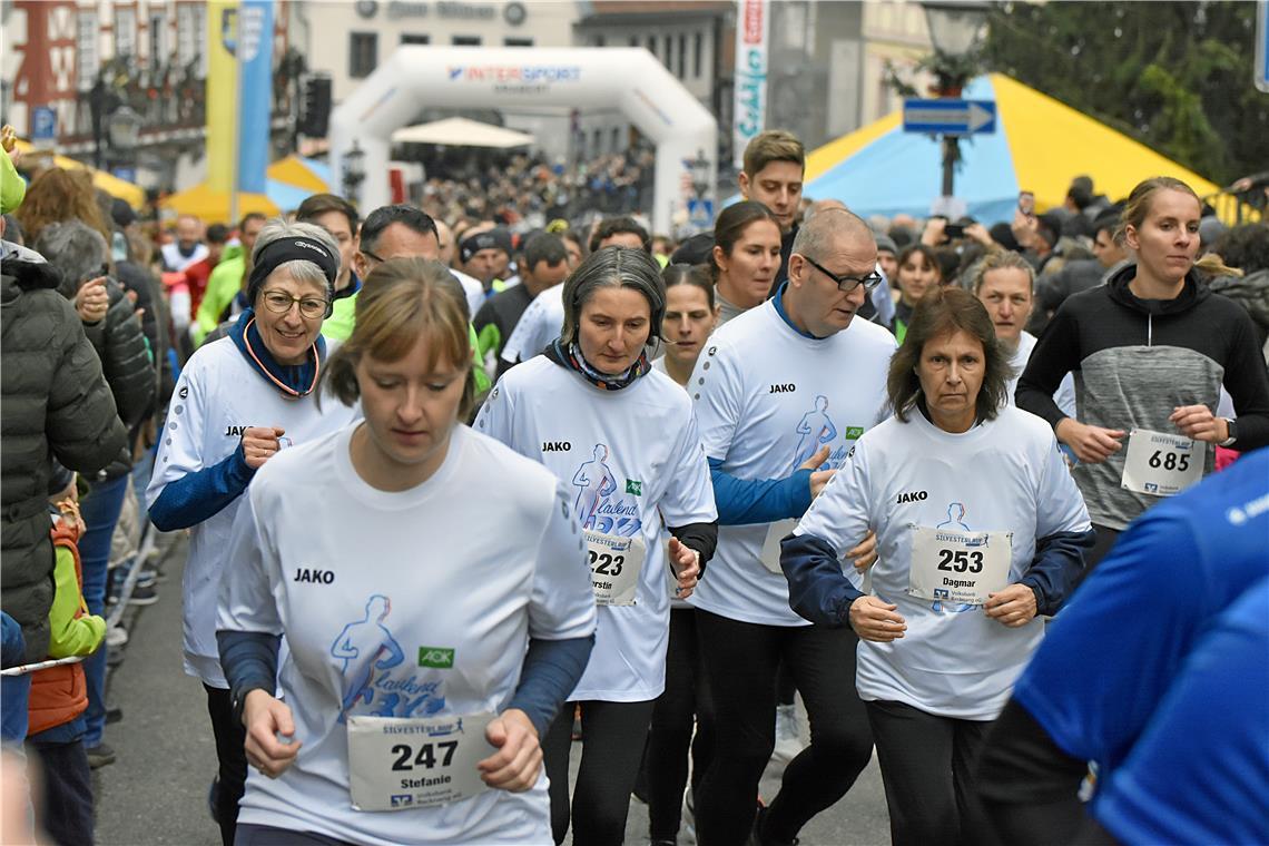 Die Laufend-BKZ-Gruppe ist an den weißen Laufshirts zu erkennen.