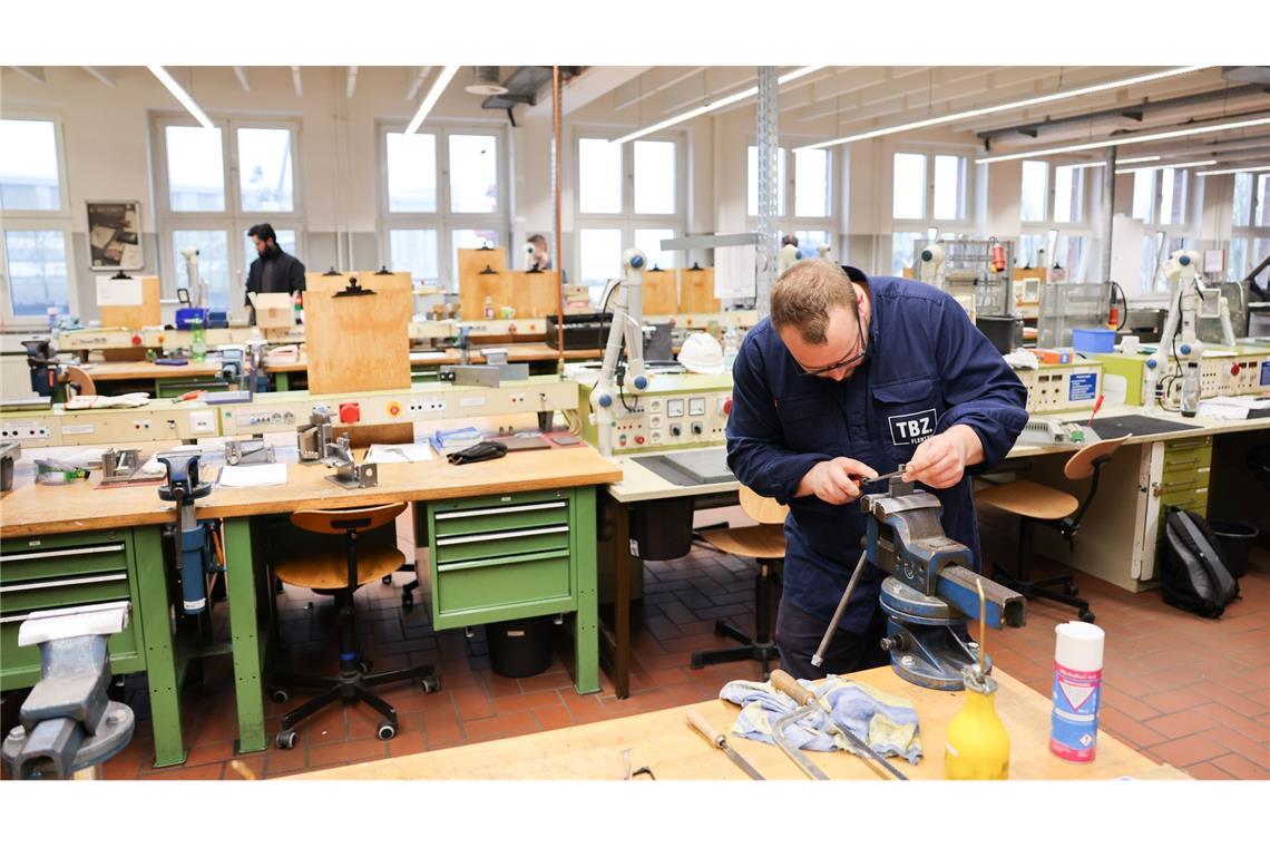 Die meisten Azubis sind zufrieden mit ihrer Ausbildung. Es gibt aber deutliche Unterschiede zwischen den Berufsgruppen. (Archivbild)