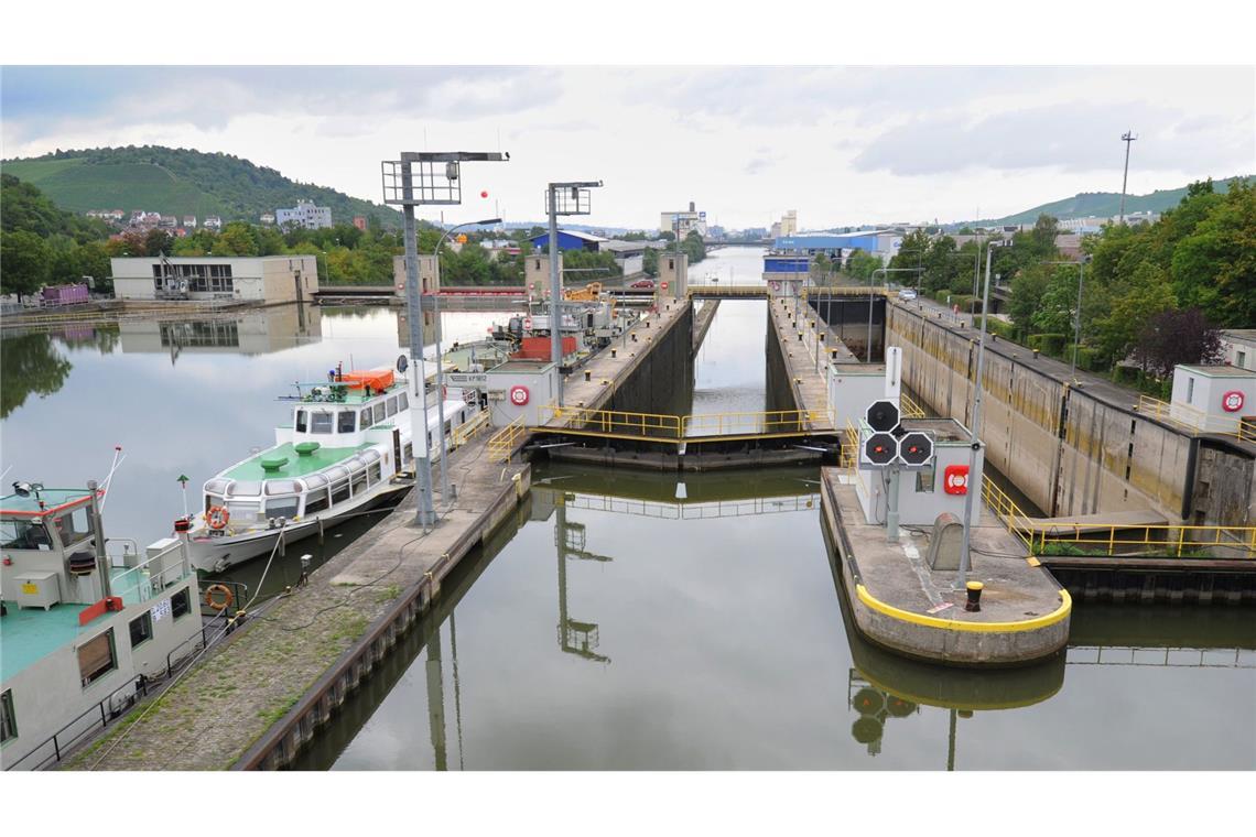 Die meisten der  Schleusen auf dem Neckar sind  zu kurz für moderne Schiffe. (Archivbild)