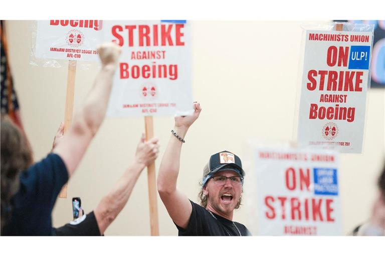 Die Mitglieder der Boeing-Gewerkschaft streiken.