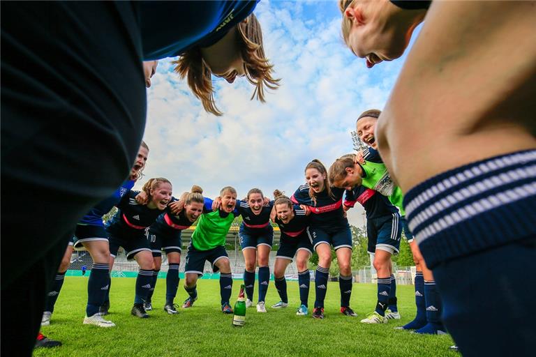 Die Murrhardter Fußballerinnen haben im vergangenen Jahr noch den Sieg des Bezirkspokals bejubelt. Foto: A. Becher