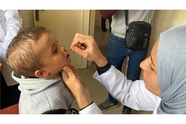 Die Polio-Impfkampagne im nördlichen Gazastreifen ist nach einer Unterbrechung wegen heftiger Kämpfe wieder angelaufen.