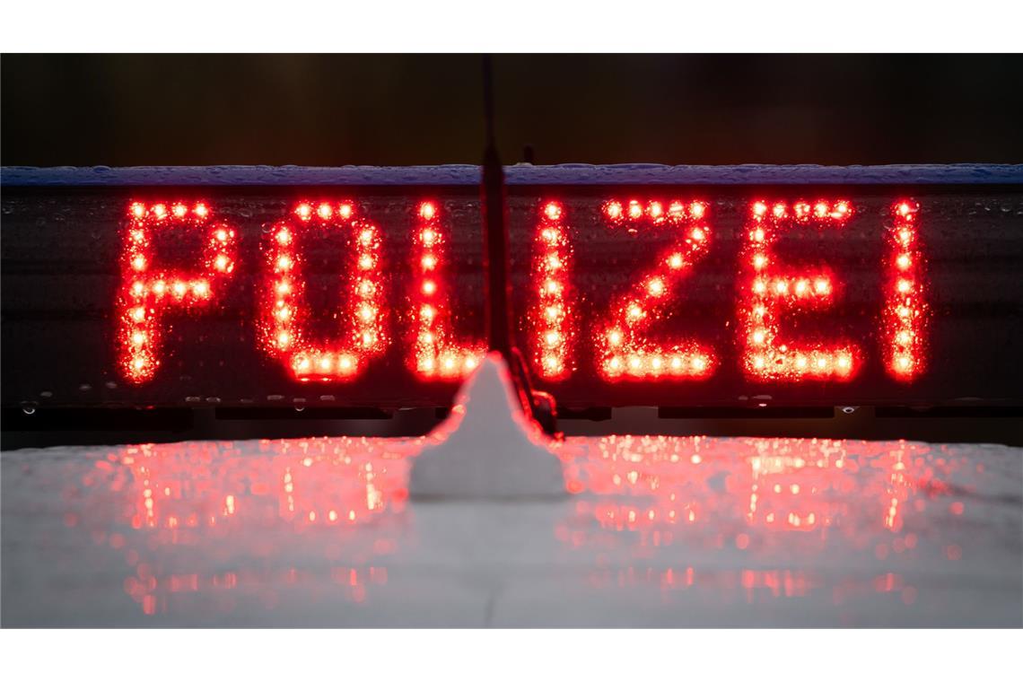 Die Polizei ermittelt die Hintergründe eines Balkonabsturzes im Ortenaukreis. (Symbolbild)