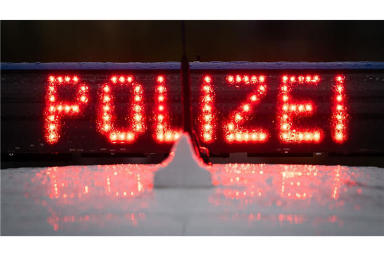 Die Polizei ermittelt die Hintergründe eines Balkonabsturzes im Ortenaukreis. (Symbolbild)