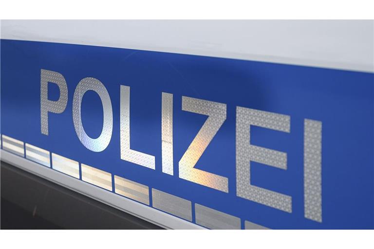 Die Polizei ermittelt und sucht Zeugen. (Symbolbild)