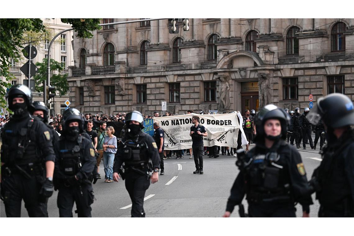 Die Polizei hat einen mutmaßlicher Rädelsführer aus der linksextremen Szene in Leipzig festgenommen. (Archivbild)