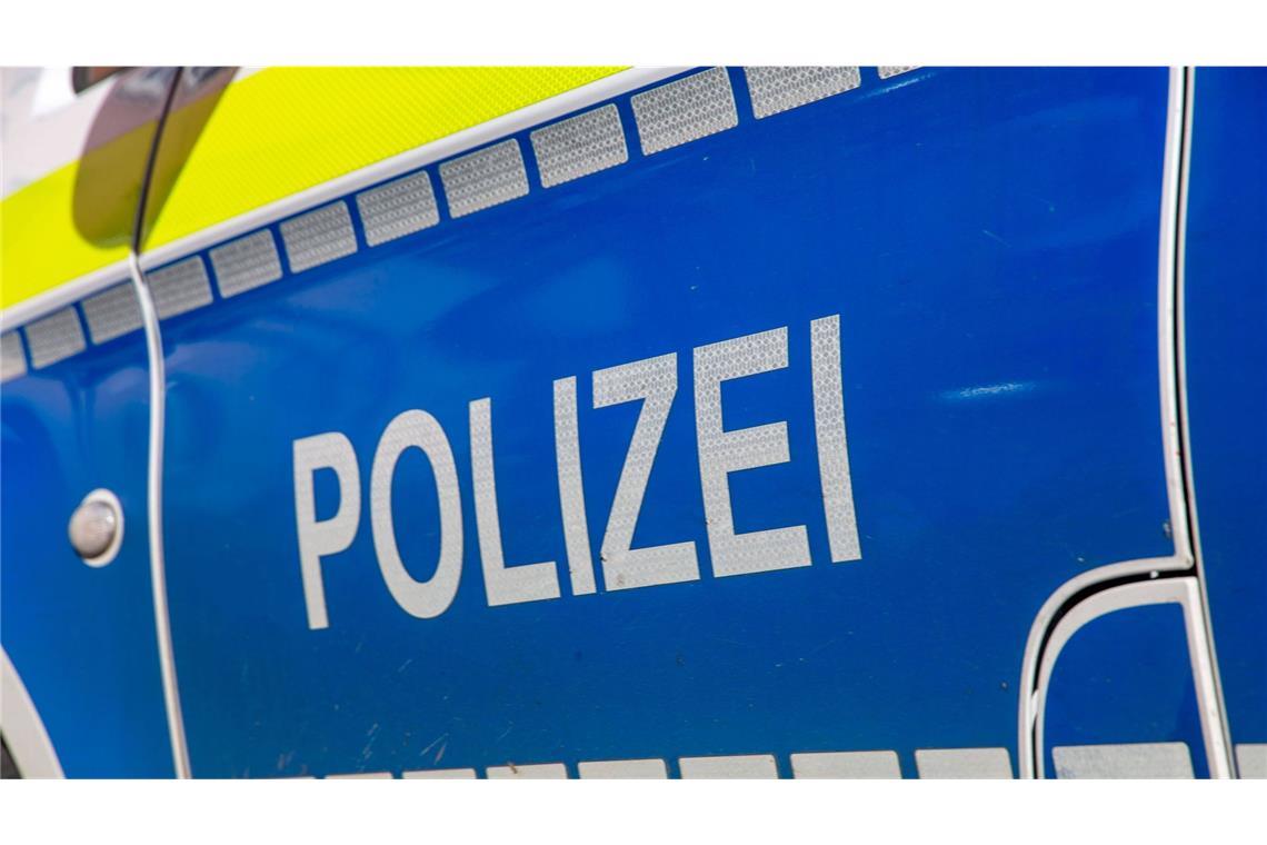 Die Polizei musste 30 Kinder nach einer Reisebus-Panne helfen.