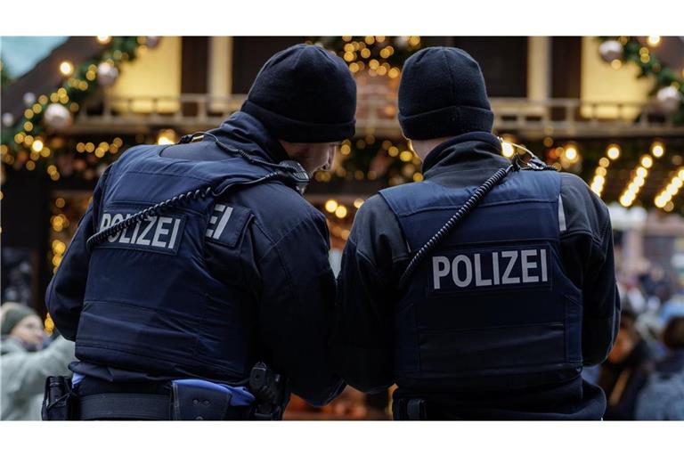 Die Polizei soll künftig noch einfacher und eigenständiger Waffenkontrollen bei öffentlichen Veranstaltungen wie Weihnachtsmärkten durchführen können (Symbolfoto).