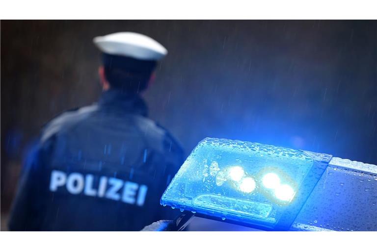 Die Polizei sucht nach den Unbekannten. (Symbolbild)