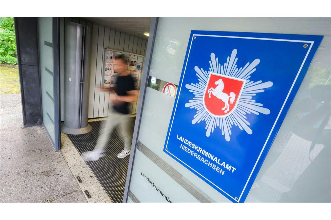 Die Polizei sucht weiterhin mit Hochdruck die beiden früheren RAF-Mitglieder Ernst-Volker Staub und Burkhard Garweg. (Symbolbild)