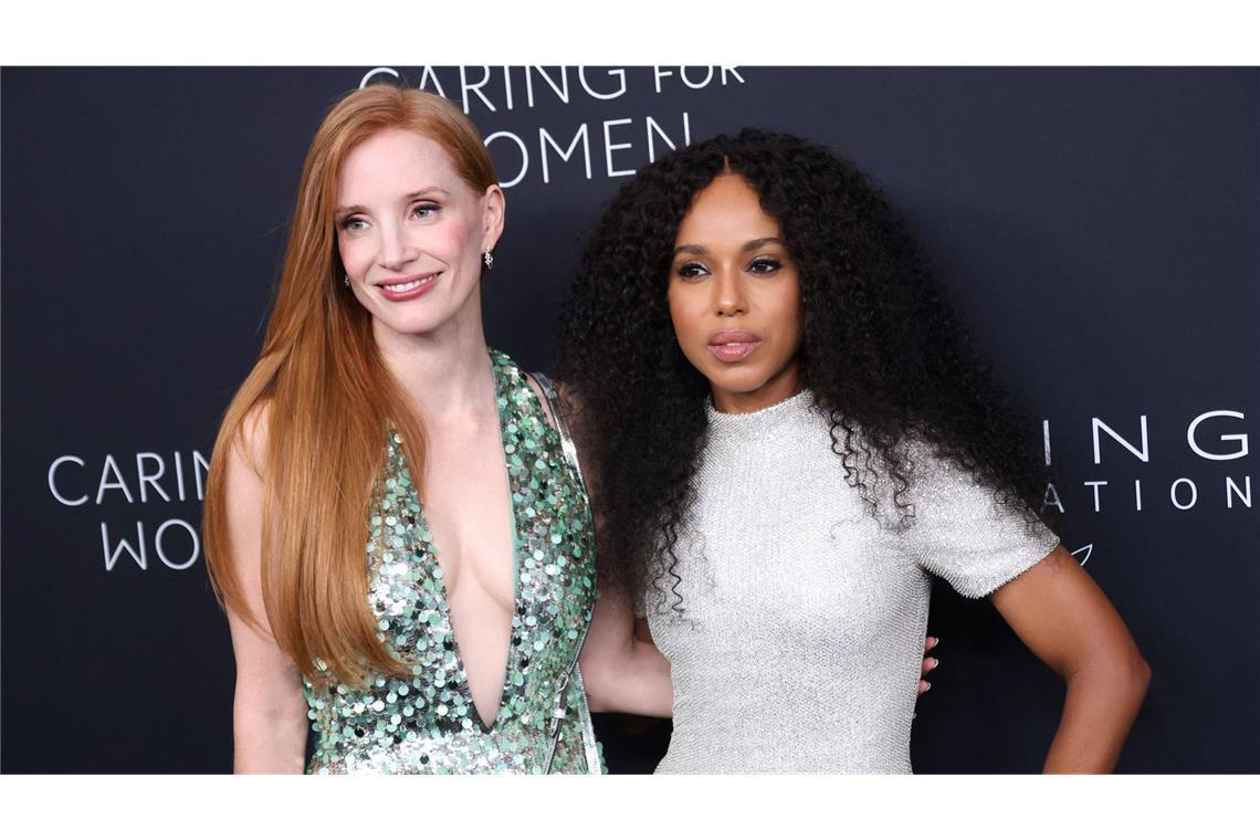 Die Schauspielerinnen Jessica Chastain (links) und Kerry Washington zu Gast beim Wohltätigkeitsdinner der Kering Foundation.