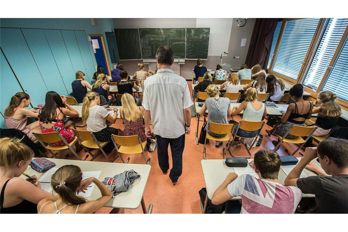 Die Schulen in Baden-Württemberg erhielten im Schnitt die Note 2,95. (Symbolbild)