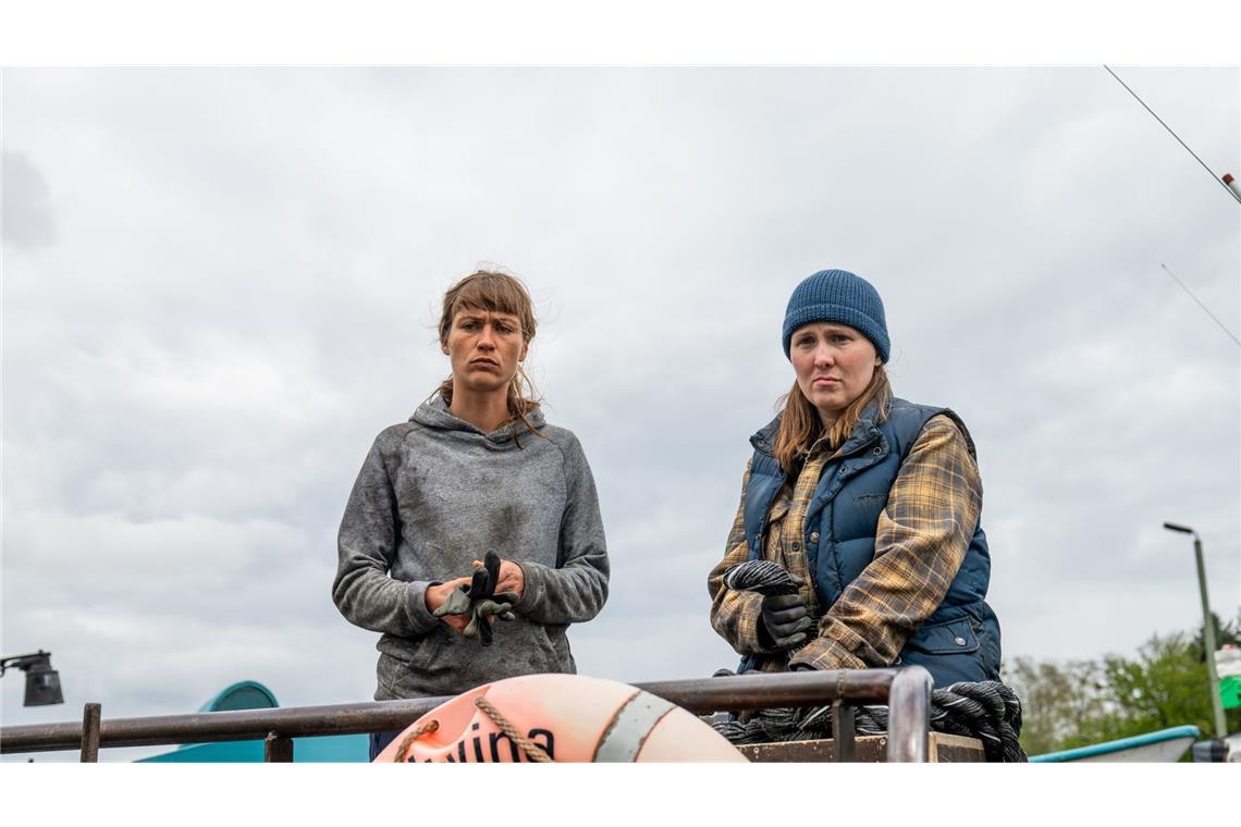 Die Schwestern Isabelle (Sophie Pfennigstorf, li.) und Lena Thiele