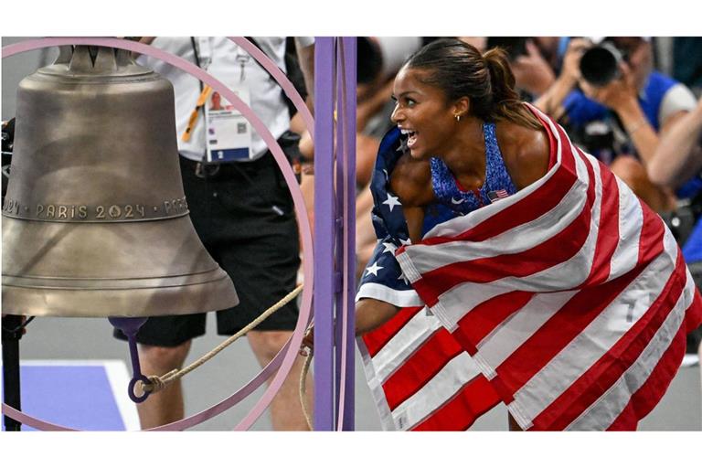 Die Siegerin über 200 Meter Gabrielle Thomas feiert ihren Erfolg.