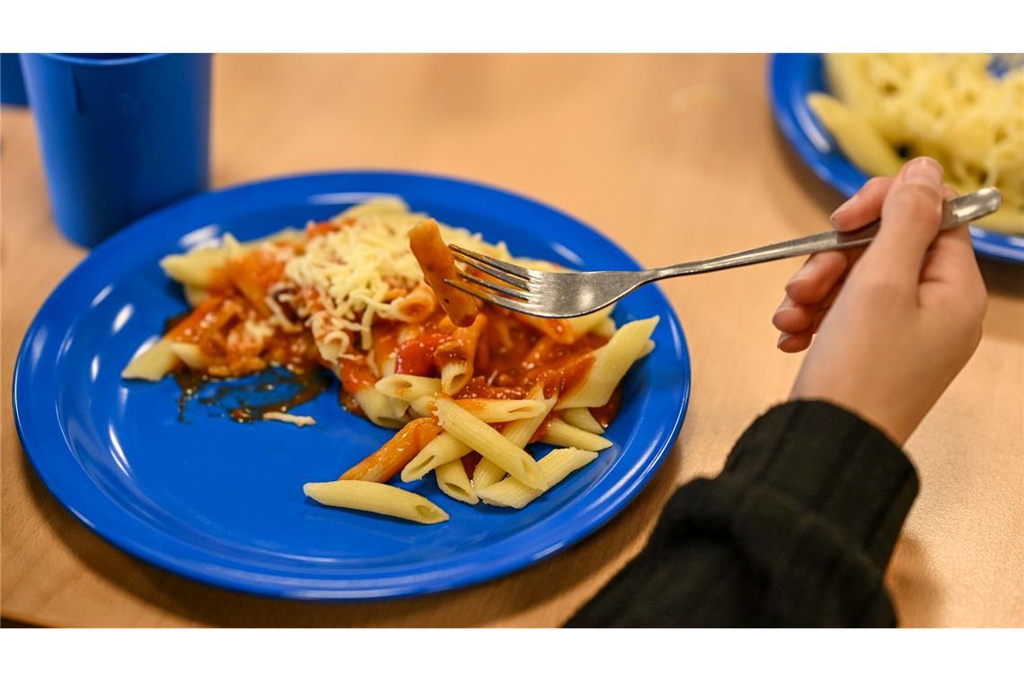 Die SPD will ein kostenfreies Mittagessen in den Schulen einführen. (Symbolbild)