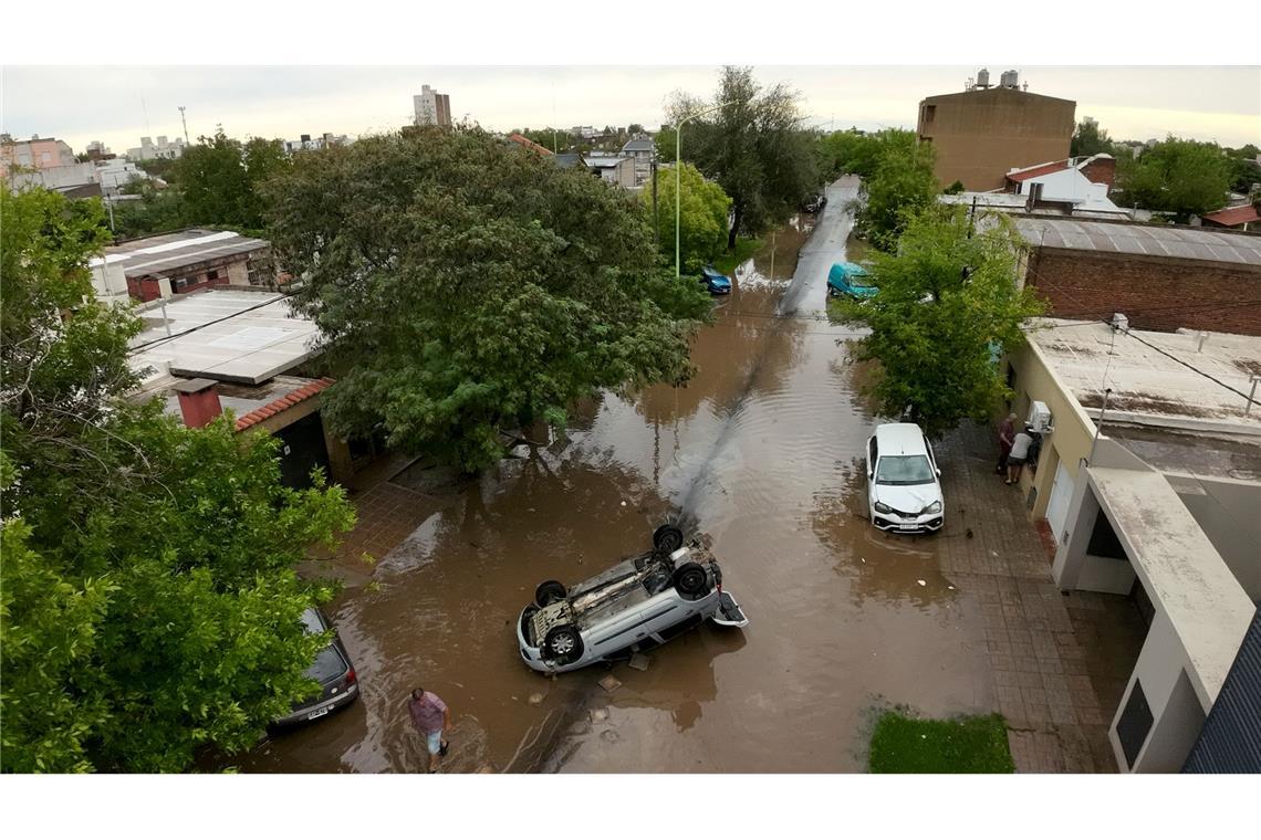 Die Stadt steht größtenteils unter Wasser.