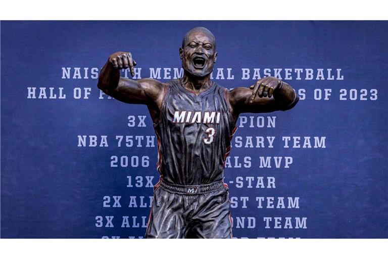 Die Statue von Dwayne Wade wurde vor dem Kaseya Center in Miami enthüllt.