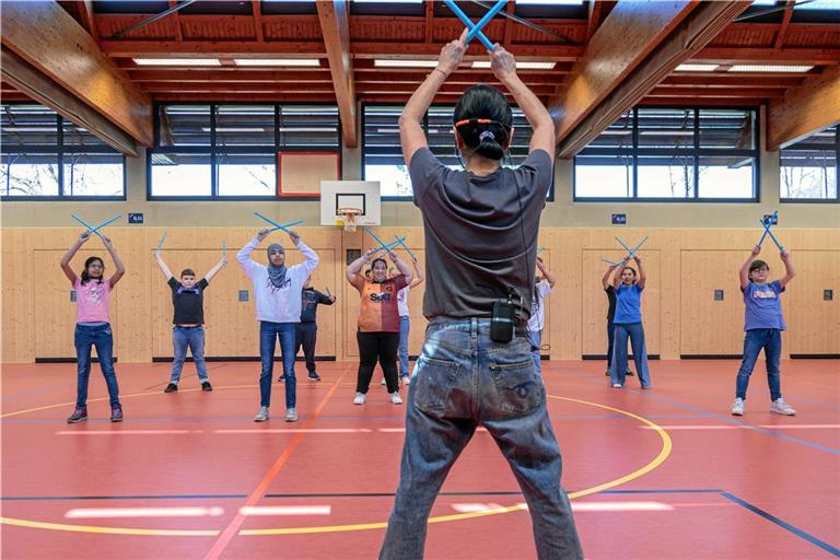 Die Tanz-AG der Schule präsentiert unter der Leitung von Iris Weiß unter anderem auch zwei selbst erarbeitete Choreografien.