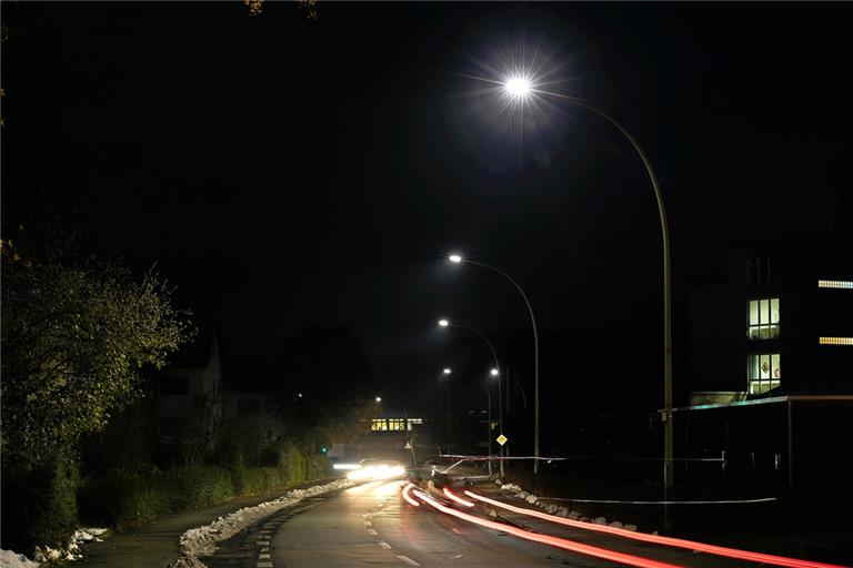 Die Umrüstung der Innenbeleuchtung in öffentlichen Einrichtungen, der Weihnachts- und der Straßenbeleuchtung – wie hier in der Berliner Straße – auf LED ist im Murrhardter Klimaschutzprogramm vorgesehen. Foto: J. Fiedler