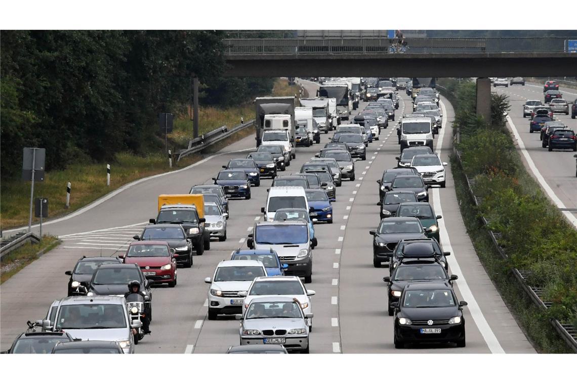 Die Unfälle sorgten für lange Staus auf der A6. (Archivbild)