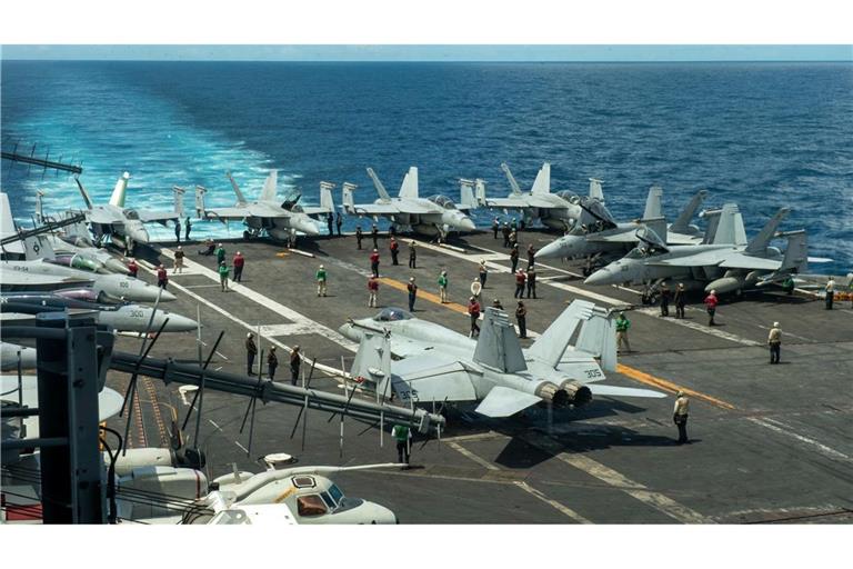 Die USA ziehen den Flugzeugträger "USS Theodore Roosevelt" aus dem Roten Meer ab. (Archivbild)