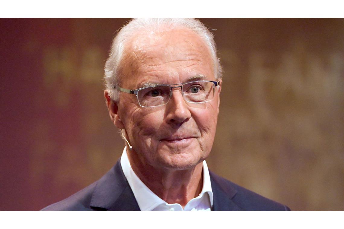 Die versammelte Fußball-Prominenz ehrte Franz Beckenbauer beim Ballon d'Or.