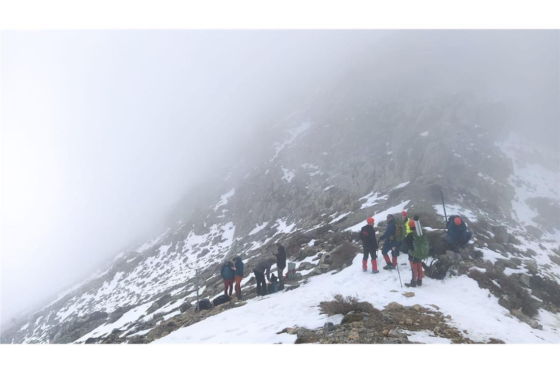 Die Wetterverhältnisse auf Kreta zwingen die Familie des 20-Jährigen, die Suche zu unterbrechen.