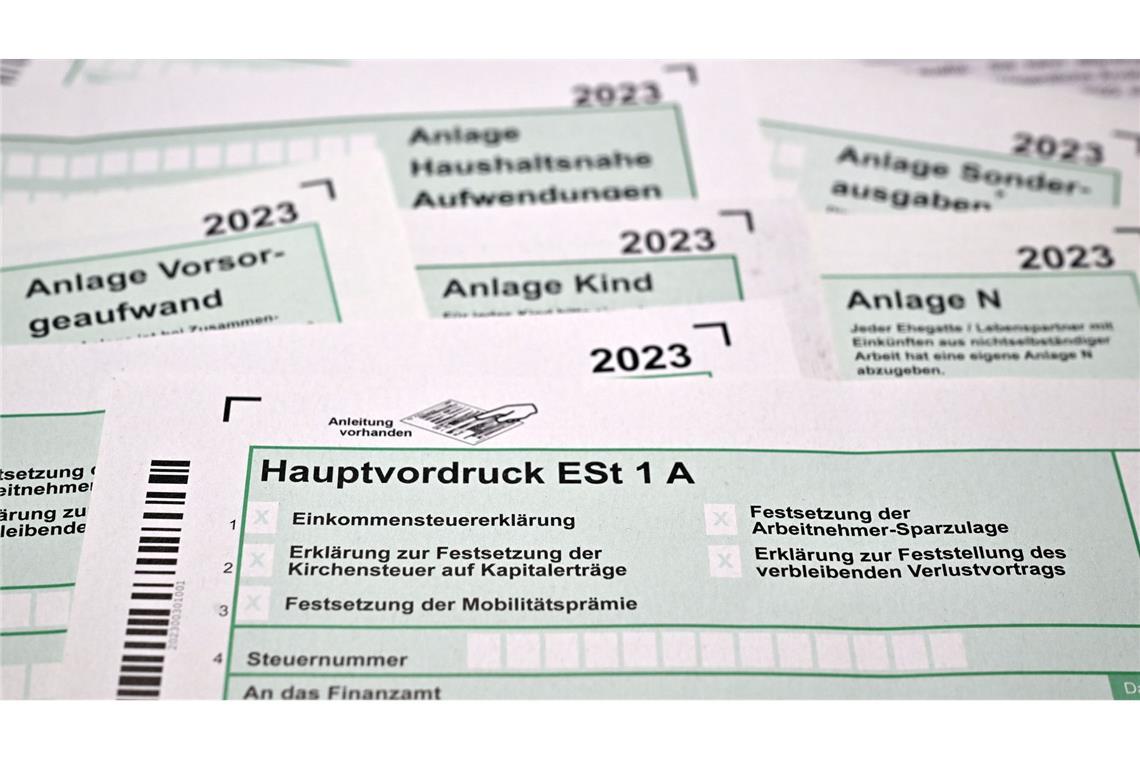 Die Zeit für die Einkommenssteuererklärung für 2023 drängt. (Archivbild)